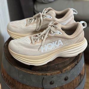 Hoka Bondi 8 egg nog sand size 9 sneakers